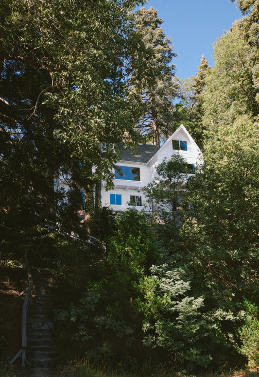 California Style, Epitomized: An Airy Lakeside House Redone by Jenni Kayne