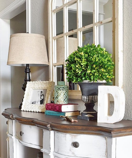 Home Decor Loving the look of this bright and sunny entryway!